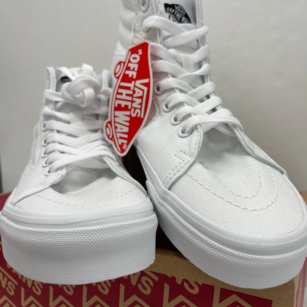 Vans Men’s Sk8-Hi Sneakers
True White
VN000D5IW00
Lifestyle, Original Icon, Canv - Picture 6 of 16